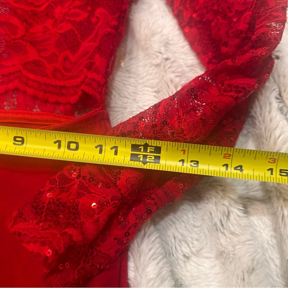 Small red lace fashion nova dress super cute!! Homecoming dance - Picture 7 of 11